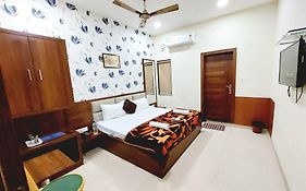 Hotel Babylon Regency, Opp Krishna Janmasthan Temple